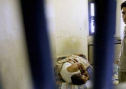 الاحتلال يواصل احتجاز الأسير المريض بدوان أبو ميالة بظروف صعبة