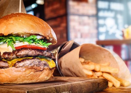 دراسة: أكياس طعام الوجبات السريعة تسبب العقم والسرطان