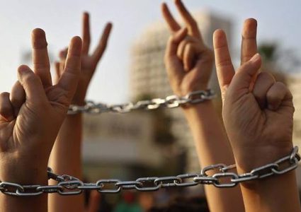 ستة أسرى يواصلون إضرابهم عن الطعام