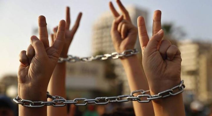 ستة أسرى يواصلون إضرابهم عن الطعام