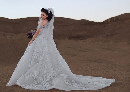 مريم أيوب تتألق بفستان أبيض جذب انظار الجميع