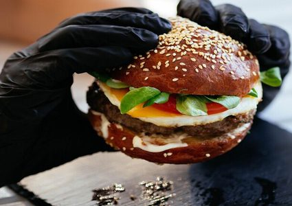 الوجبات السريعة قد تؤدي للعقم والسرطان