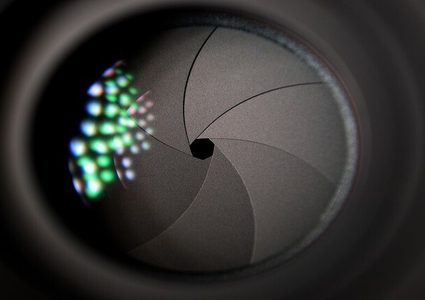 عدسات كاميرا أرق 20 مرة من شعرة