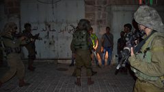 قوات الاحتلال تعتقل شابًا من قلقيلية