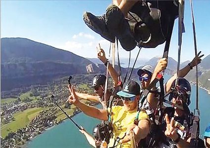 شاهد 7 "متهورين" في مظلة واحدة خلال مغامرة مرعبة !