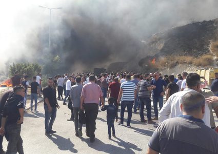 مواطنون ينظمون وقفة احتجاجية على طريق الباذان ويطالبون بتأهيله