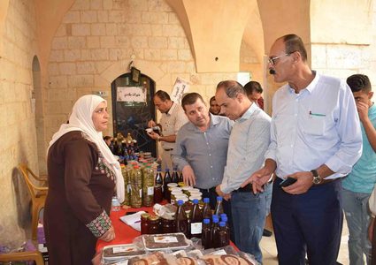 طولكرم: يوم تسويقي للعنب المحلي