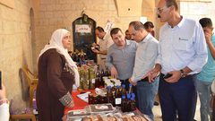 طولكرم: يوم تسويقي للعنب المحلي