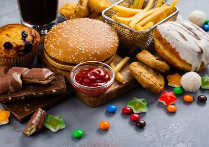 لماذا نتناول الطعام غير الصحي عند التعب؟