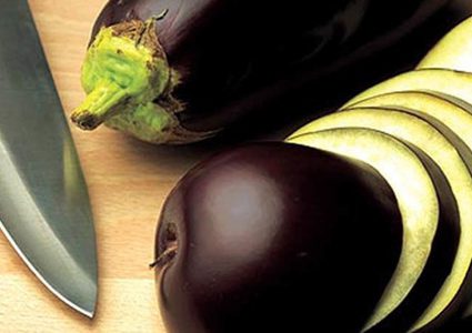 ما هي فوائد تناول الباذنجان النيء ؟