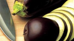 ما هي فوائد تناول الباذنجان النيء ؟