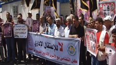 وقفة تضامنية مع الأسرى المضربين في الخليل