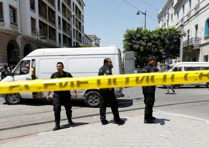 مقتل فرنسي وإصابة عسكري تونسي بعملية طعن في تونس
