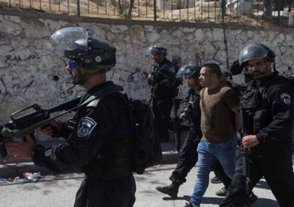 قوات الاحتلال تعتقل شابين من العيسوية