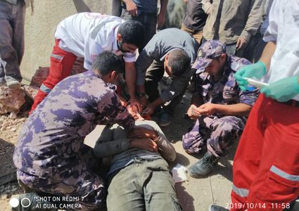 إصابة عامل جراء سقوطه عن علو