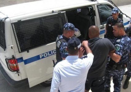 الشرطة: القبض على 12 مطلوبًا للعدالة