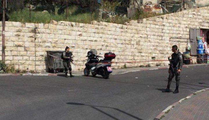 الاحتلال يغلق طريقين في بلدة سلوان