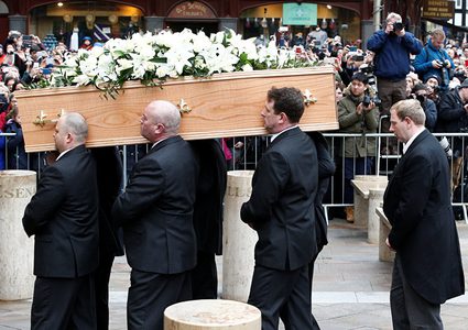 ميت يتحدث ويفجر الضحك خلال جنازته!