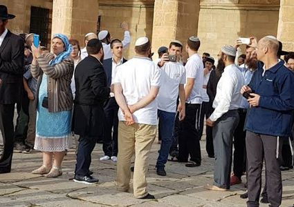 مستوطنون يقتحمون بئر حرم الرامة في الخليل