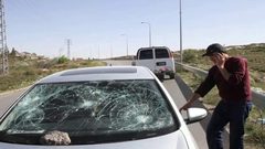 بيت لحم: مستوطنون يهاجمون مركبات المواطنين
