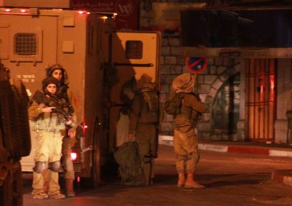 اعتقالات ومداهمات بالضفة