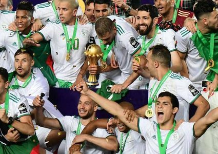 منتخب الجزائر يكتسح نظيره الكولومبي بثلاثية نظيفة