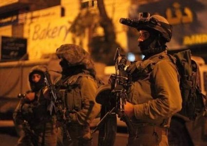 قوات الاحتلال تعتقل مواطنا من الخليل