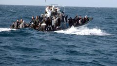 البحرية الليبية تنقذ 90 مهاجرا
