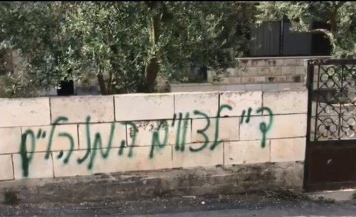 مستوطنون يعطبون إطارات مركبات غرب رام الله