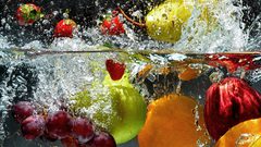 ما هي أهم الأطعمة الغنية بالمياه وترطب الجسم ؟