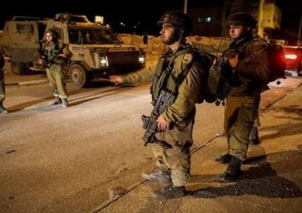 الاحتلال يصيب مواطنين في بيت أمر