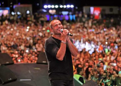 عمرو دياب يستعد لطرح أغنية "قدام مرايتها"