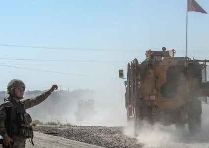 بنس: تركيا ستوقف عملية نبع السلام لمدة 120 ساعة