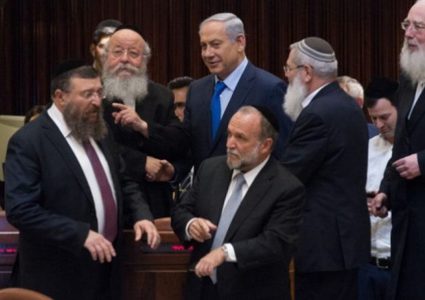 الأحزاب اليمينية توقع تعهدا بعدم الإنضمام لحكومة غانتس