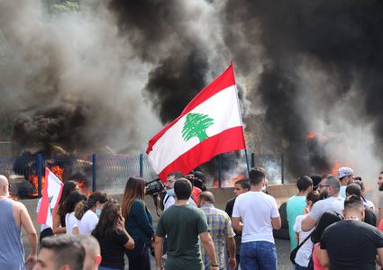 مظاهرات في لبنان ضد الحرائق والضرائب