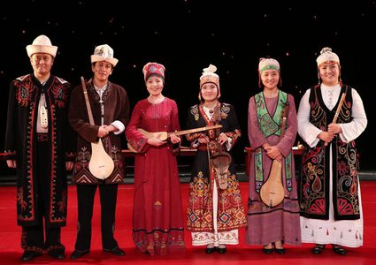 قيرغيزستان.. البنك المركزي يجند فنانين شعبيين لخدمة الاقتصاد !