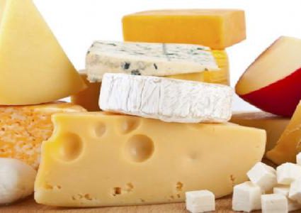 تحذير.. الجبن المصنوع من حليب البقر يزيد فرص الإصابة بسرطان الثدي
