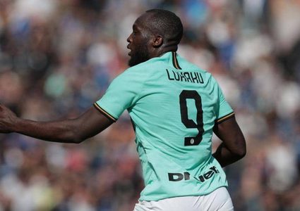 إنتر ينجو من تعثر جديد