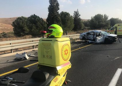 مصرع سيدة وطفلتها وإصابة 9 آخرين بحادث سير