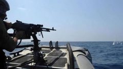 الاحتلال يستهدف مراكب الصيادين في بحر غزة