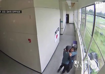 أمريكا.. مدرب كرة قدم "إنساني" يمنع وقوع كارثة في مدرسة !