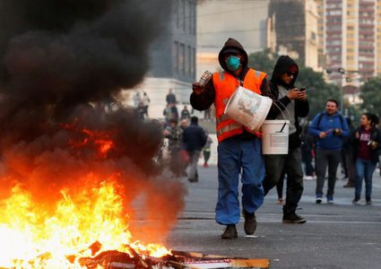 مصرع 5 أشخاص بحريق داخل مصنع في تشيلي