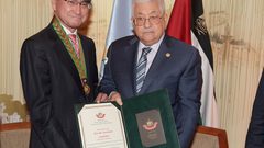 الرئيس يمنح وزير الدفاع الياباني وسام النجمة الكبرى