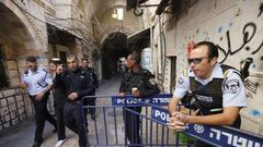 الاحتلال يفرج عن 5 فلسطينيين بشرط الإبعاد عن الأقصى أسبوعين