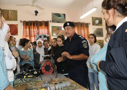 رام الله: افتتاح معرض الصور للأجسام المشبوهة