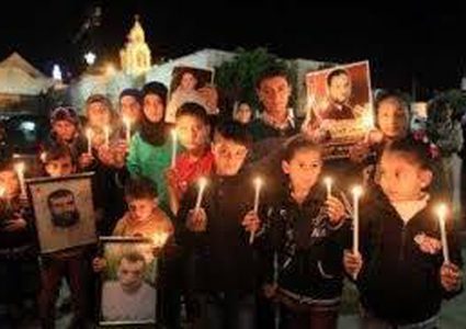 اضاءة شموع في بيت لحم