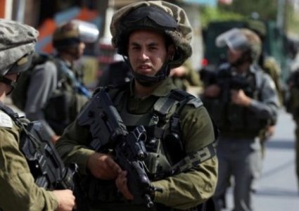 الاحتلال يعتقل أسيراً محرراً على حاجز "الكونتينر"