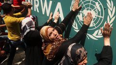 المماطلة بكشف نتائج التجاوزات في "الأونروا" يضعها على المحك