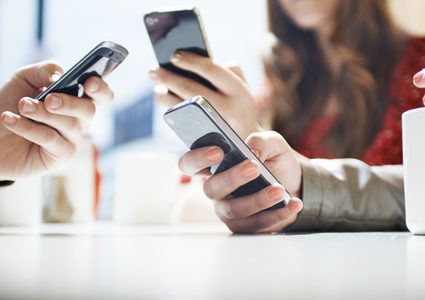 كوريا الجنوبية تنشأ مصحات متخصصة لعلاج إدمان الهواتف