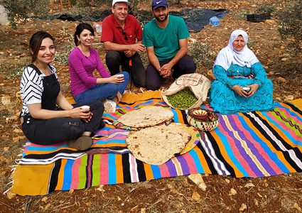 الحاجة ام محمد نموذج المرأة الفلسطينية المكافحة